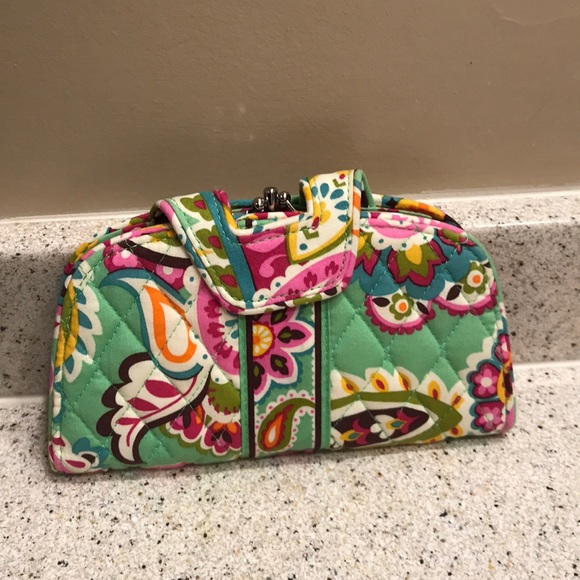 Vera Bradley Handbags - Flash SALE! Vera Bradley kiss n’ snap wallet